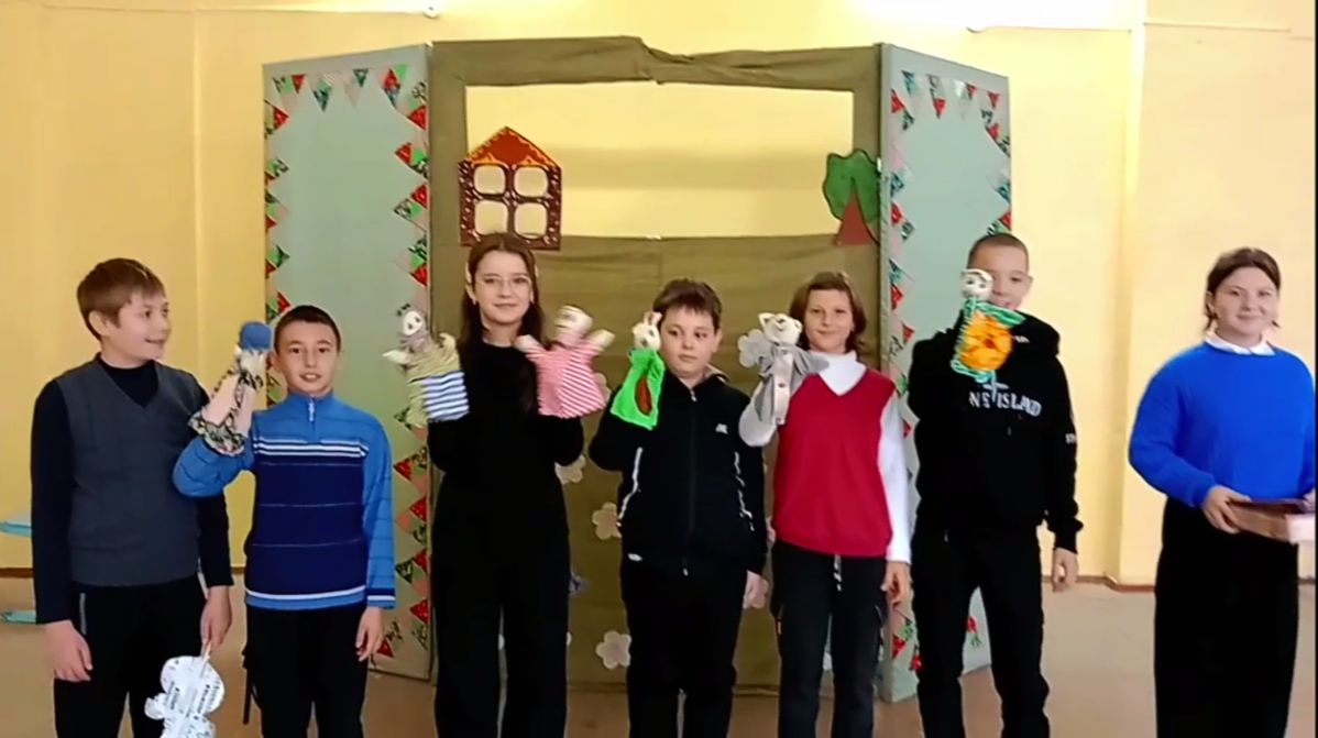 Артисты &amp;quot;Школьного театра&amp;quot; пробуют себя в новом амплуа - кукольный театр..